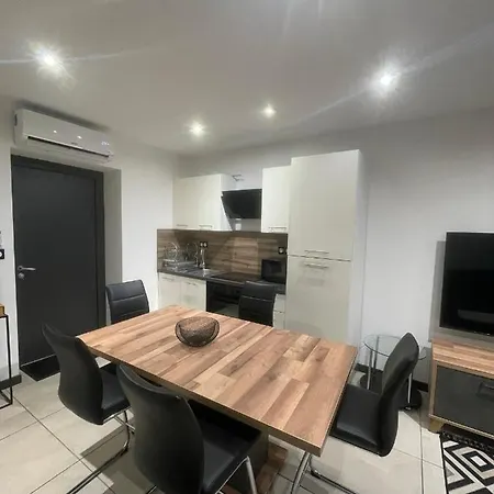 T2 Arenes Apartmán *